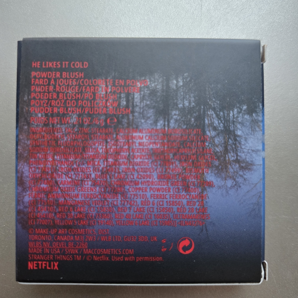 MAC Cosmetics Stranger Things Limited Edition Blue and Red Blush Palette - Picture 4 of 6